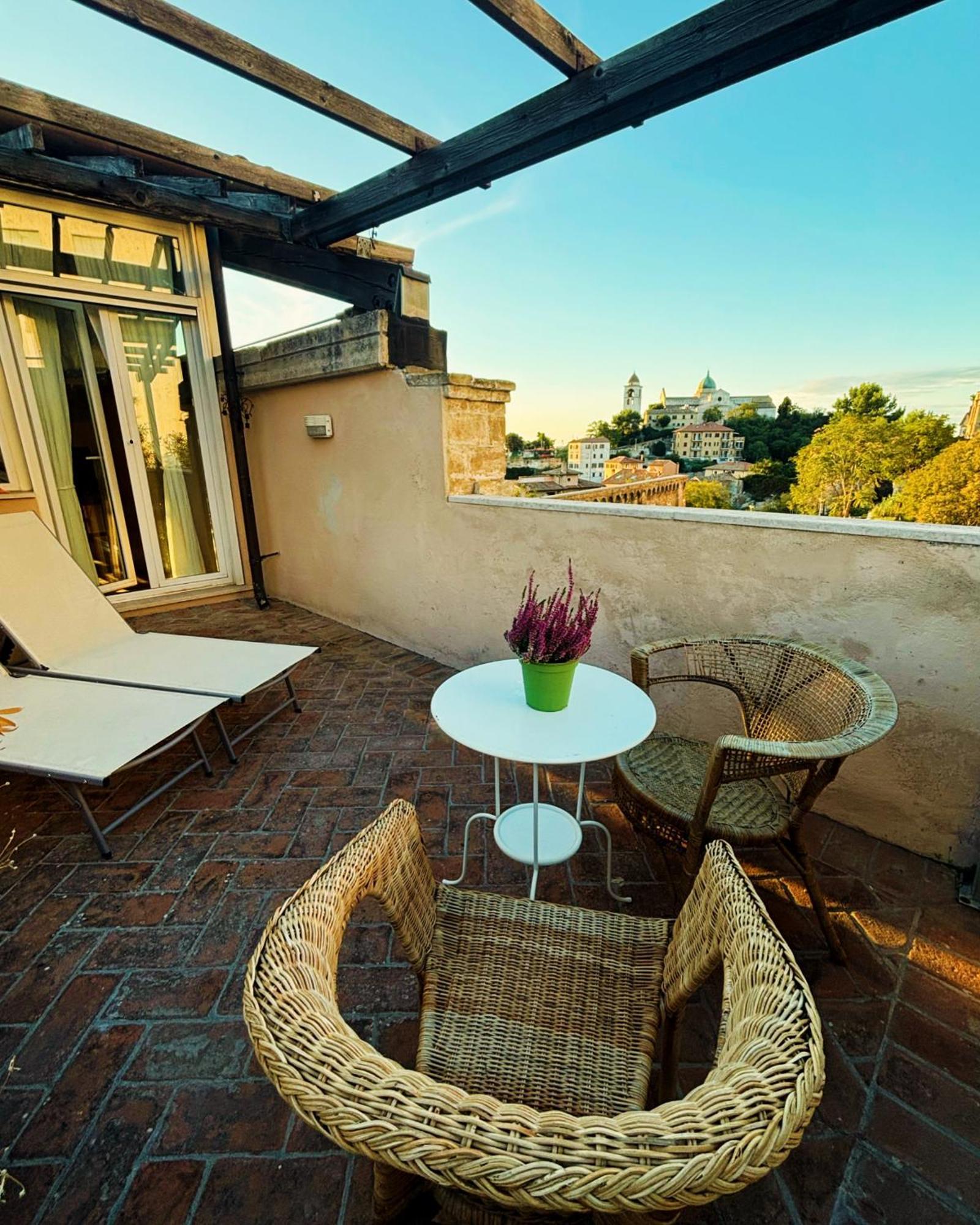 Domus Mirabilis Homestay Ανκόνα Εξωτερικό φωτογραφία