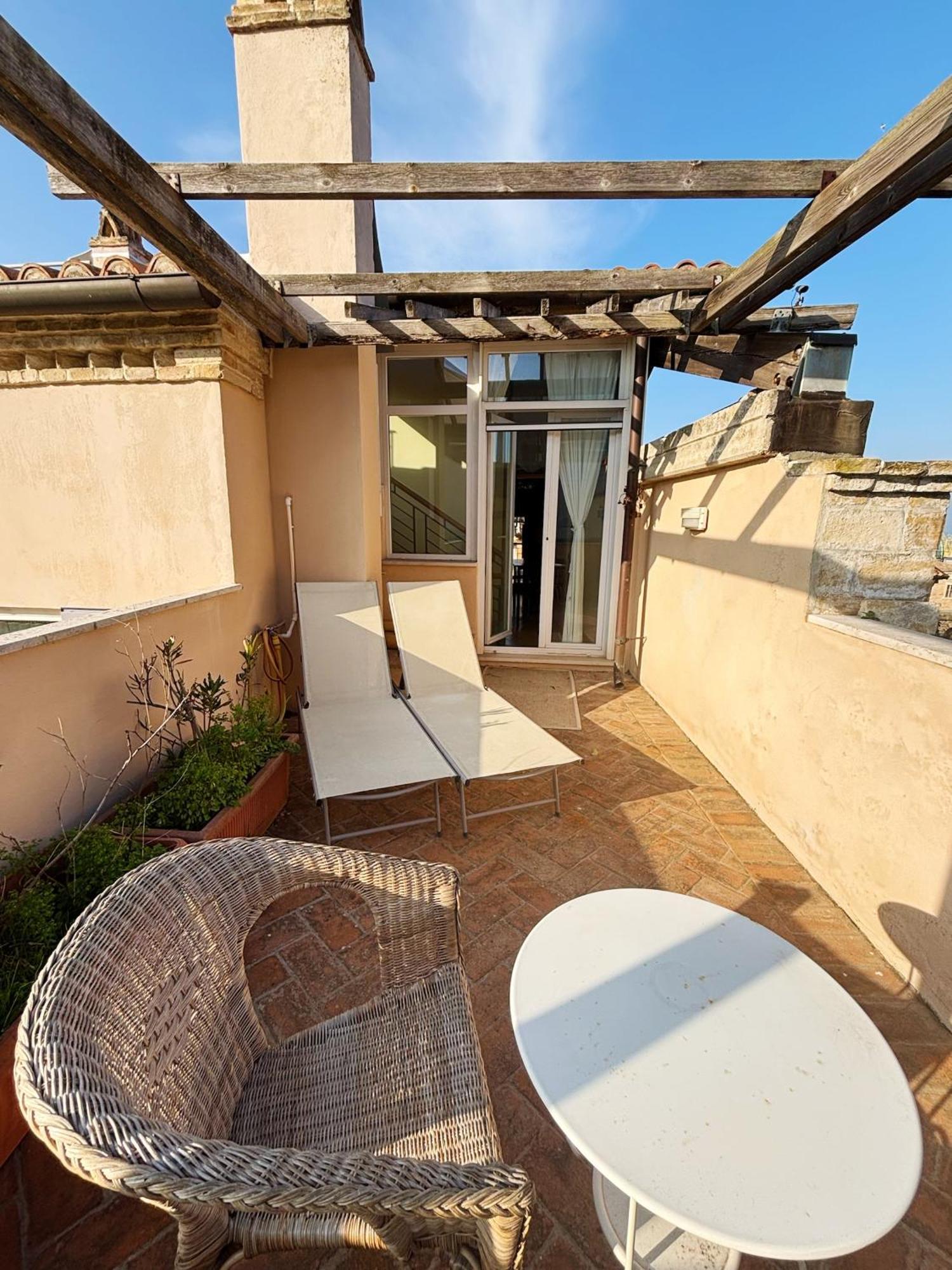 Domus Mirabilis Homestay Ανκόνα Εξωτερικό φωτογραφία
